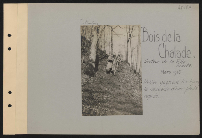 Bois de La Chalade, secteur de La Fille Morte. Relève gagnant les lignes, la descente d'une pente rapide