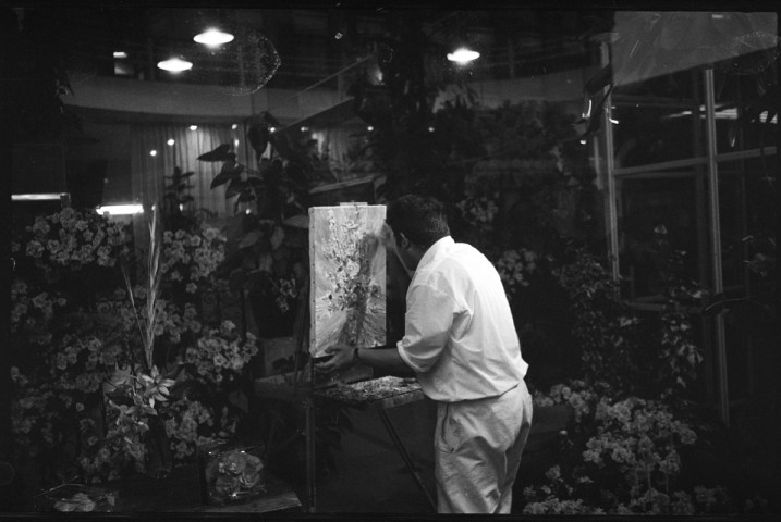 Un peintre inspiré par des fleurs. Jean-Luc Godard au Théâtre de la Commune d'Aubervilliers. Le Théâtre de l'Ambigu-Comique peu avant sa démolition