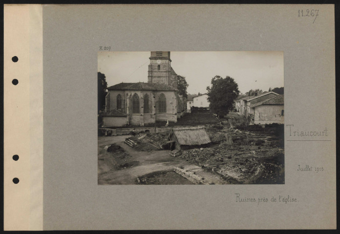 Triaucourt. Ruines près de l'église