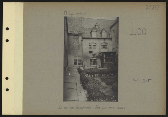 Loo. Le couvent bombardé. Vue sur une cour