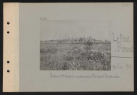 Le Mont-Renaud. Soldats du deuxième tirailleurs en positions près du mont, devant l'élévateur d'eau