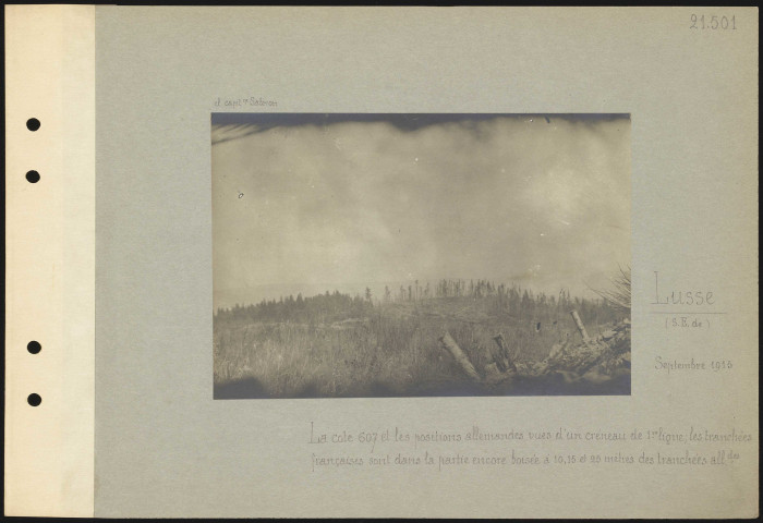 Lusse (sud-est de). La cote 607 et les positions allemandes vues d'un créneau de première ligne ; les tranchées françaises sont dans la partie encore boisée à 10, 15 et 25 mètres des tranchées allemandes