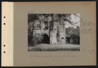 Béhéricourt. Le château bombardé. La porte d'entrée