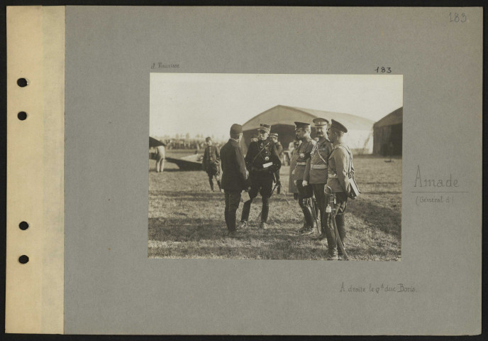 Amade (général d'). À droite, le grand-duc Boris