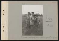 Lagny. Remise de décorations par le général Pétain : le général décorant le lieutenant Maigrot du 410e RI de la Légion d'honneur