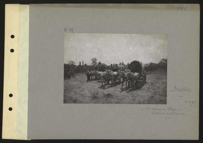 Barlin. Les abords du village. Voitures de ravitaillement