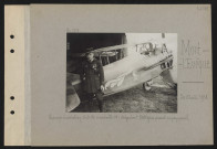 Mont-l'Évêque. Camp d'aviation : GC 13, escadrille 15 ; adjudant Artigan devant son appareil