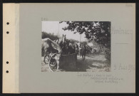 Montmacq. Le château : dans le parc, cantonnement anglais ; un échelon d'artillerie