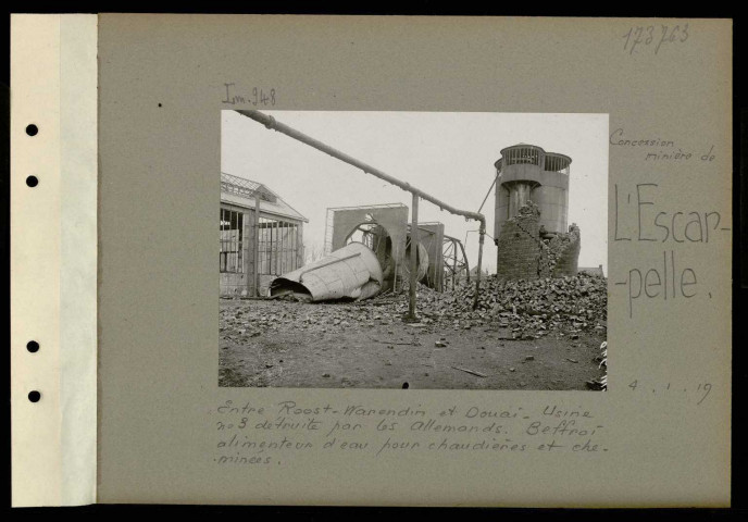 L'Escarpelle (Concession minière de). Entre Roost-Warendin et Douai. Usine numéro 3 détruite par les Allemands. Beffroi alimenteur d'eau pour chaudières et cheminées