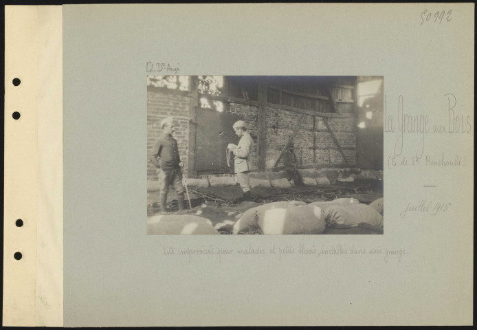 La Grange-aux-Bois (est de Sainte-Menehould). Lits improvisés pour malades et petits blessés, installés dans une grange