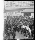 Mai 1968 : manifestation du 2 mai et assemblée d'étudiants. Meeting du MRAP