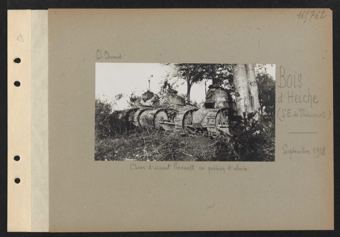 Bois d'Heiche (sud-est de Thiaucourt). Chars d'assaut Renault en position d'alerte