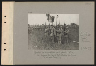 Candor (près). Remise de décorations par le général Pétain : le drapeau du régiment d'infanterie coloniale du Maroc et sa garde d'honneur