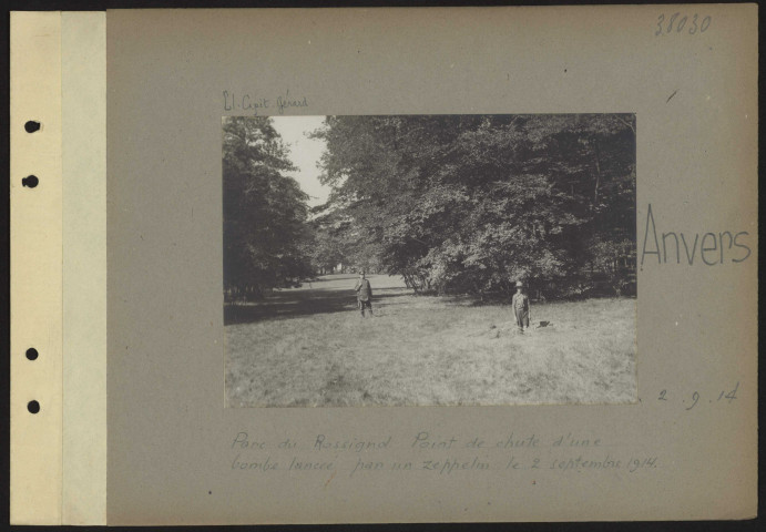 Anvers. Parc du Rossignol. Point de chute d'une bombe lancée par un zeppelin le 2 septembre 1914