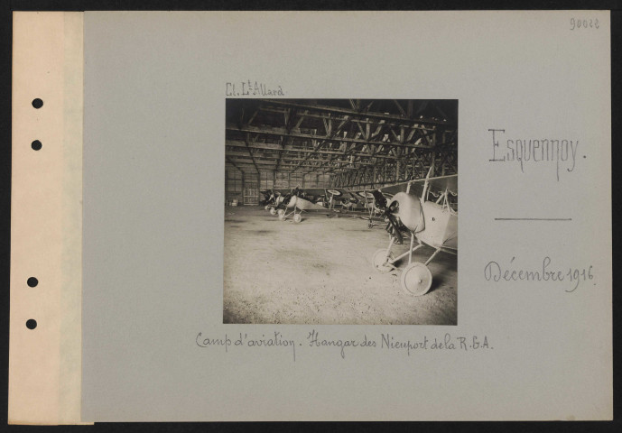 Esquennoy. Camp d'aviation. Hangar des Nieuport de la RGA