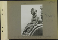 Sewen. Dans l'église. Dépôt des œuvres d'art évacuées du front d'Alsace. Figure provenant des stalles de l'église de Thann (côté droit)