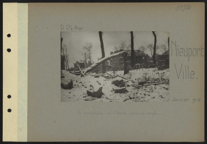 Nieuport-Ville. Le cimetière militaire sous la neige