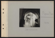 Roye-sur-Matz. L'église : trous d'obus dans la voûte