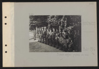 Montmacq. Soldats anglais pendant une revue