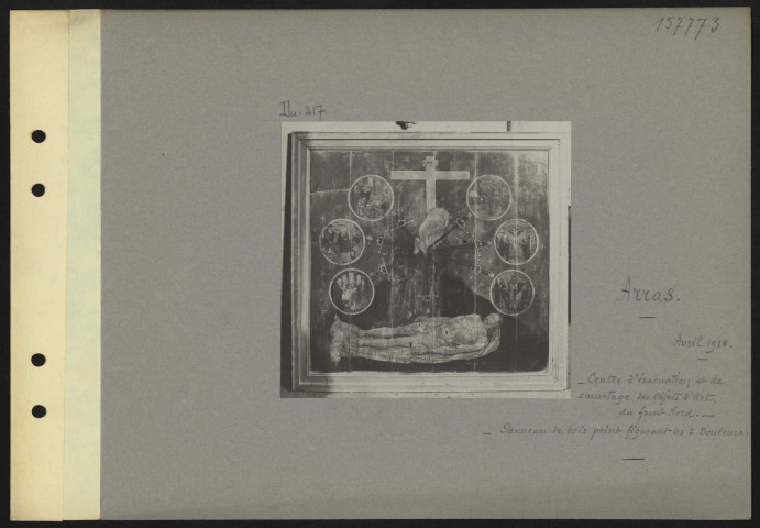 Arras. Centre d'évacuation et de sauvetage des objets d'art du front Nord. Panneau de bois peint figurant les Sept douleurs