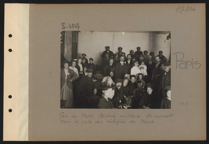 Paris. Gare du Nord. Cantine militaire. Un concert dans la salle des réfugiés du Nord