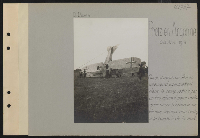 Pretz-en-Argonne. Camp d'aviation. Avion allemand ayant atterri dans le camp, attiré par un feu allumé pour indiquer notre terrain à un de nos avions non rentré à la tombée de la nuit