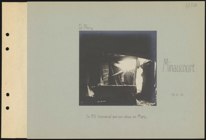 Minaucourt. Le poste de secours traversé par un obus en mars