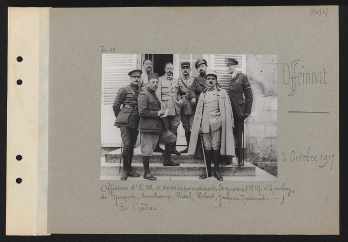 Offémont. Officiers d'EM et correspondants de guerre (MM. d'Arenberg, de Mirepoix, Surchamp, Vidal, Hubert, Jacques Nadaud ….). Au château.