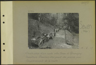 Sewen (Près). Construction d'une route entre Sewen et Giromagny. Travailleurs alsaciens chargeant des pierres pour l'empierrement de la route