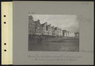 Arras. Grande Place et dégâts causés par le bombardement. Au milieu, maison détruite le 25 novembre