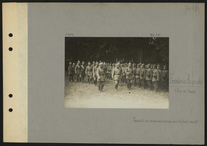 Frédéric-Auguste (roi de Saxe) passant en revue ses troupes sur le front occidental