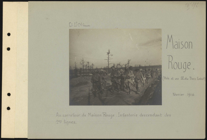 Maison Rouge (près et au sud-est du Bois Sabot). Au carrefour de Maison Rouge. Infanterie descendant des premières lignes