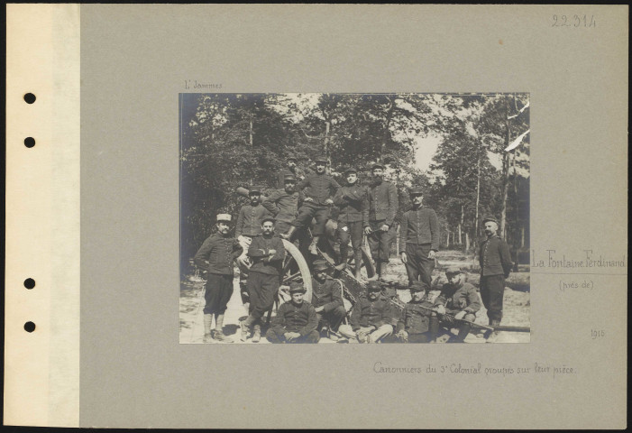 La Fontaine Ferdinand (près de). Canonniers du 3e colonial groupés sur leur pièce