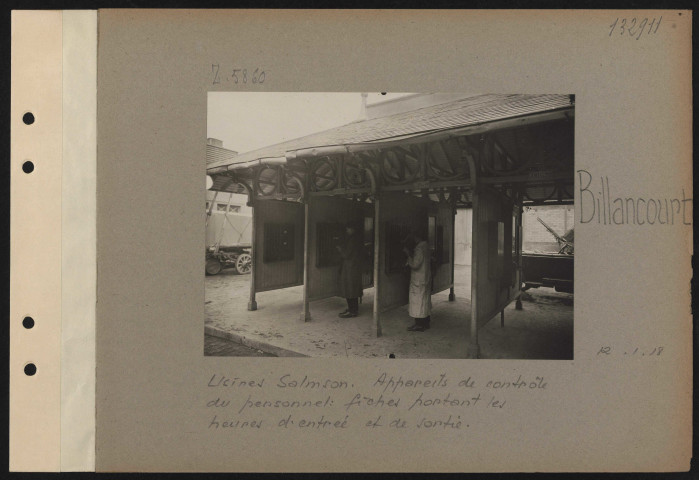 Billancourt. Usines Salmson. Appareils de contrôle du personnel : fiches portant les heures d'entrée et de sortie