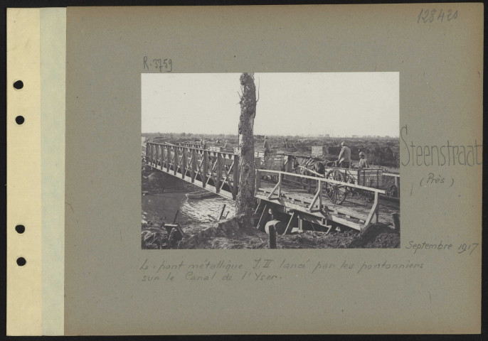 Steenstraat (près). Le pont métallique J II lancé par les pontonniers sur le canal de l'Yser