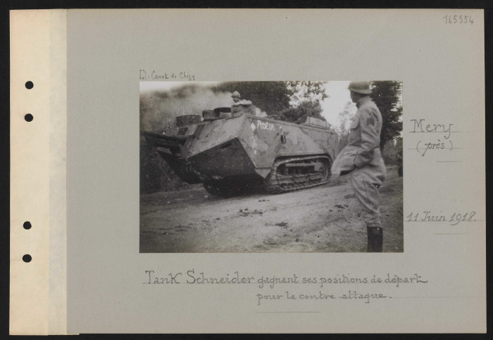 Méry (près). Tank Schneider gagnant leurs positions de départ pour la contre attaque
