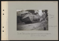 Méry (près). Tank Schneider gagnant leurs positions de départ pour la contre attaque