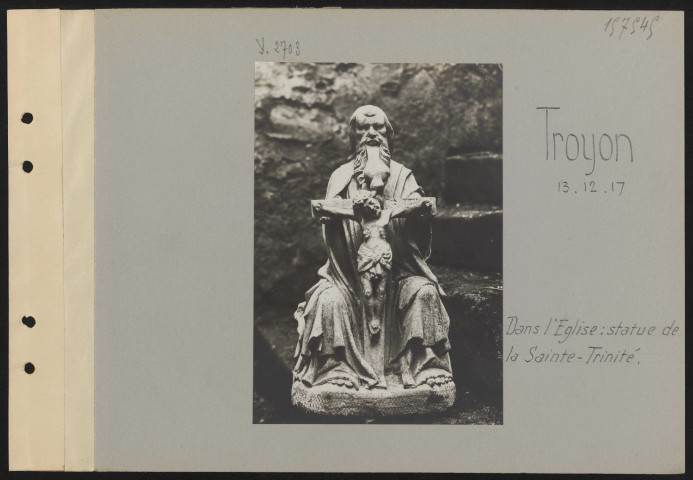 Troyon. Dans l'église : statue de la Sainte-Trinité