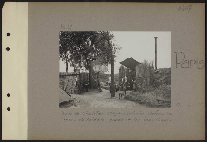 Paris. Porte de châtillon. Organisations défensives. Cagnas de soldats gardant les tranchées