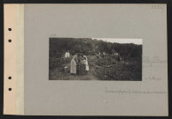 Villey-Saint-Étienne. Femmes employées à la confection de claies et de gabions