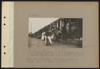 Aubervilliers - La Courneuve. Gare d'évacuation. Embarquement de blessés dans un train sanitaire