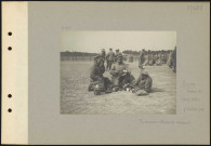 Auve (région d'), Camp Joffre. Prisonniers allemands mangeant