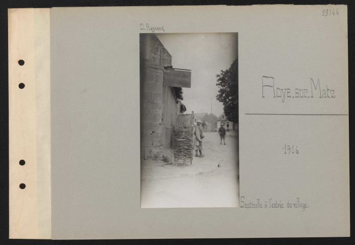 Roye-sur-Matz. Sentinelle à l'entrée du village