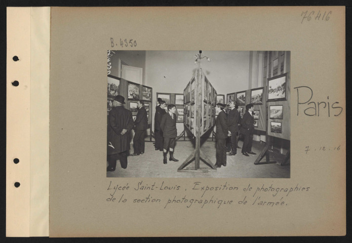 Paris. Lycée Saint-Louis. Exposition de photographies de la Section photographique de l'armée
