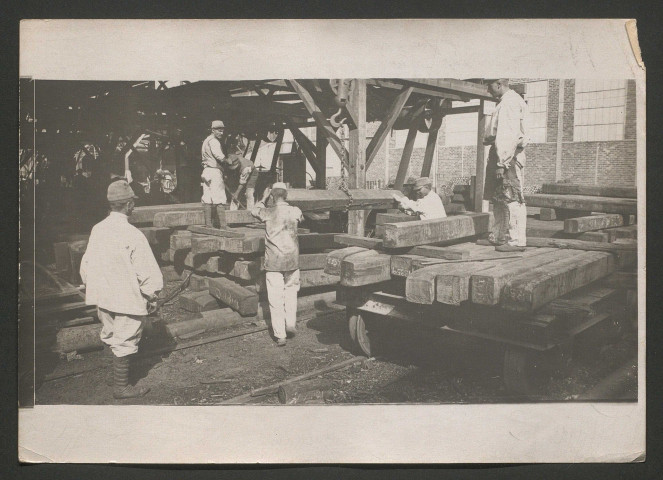 Fabrication d'obus à l'usine Dyle et Bacalan