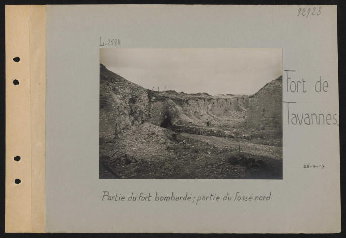 Fort de Tavannes. Partie du fort bombardé ; partie du fossé nord