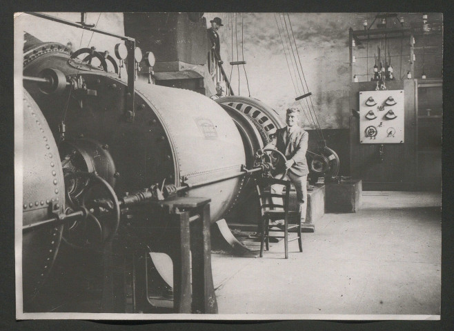 Fabrique du drap militaire à l'usine de la Bouriette