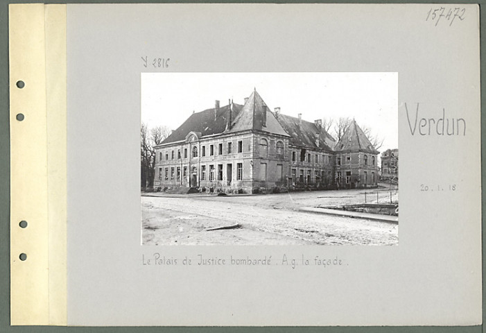 Verdun. Le palais de justice bombardé. A gauche la façade