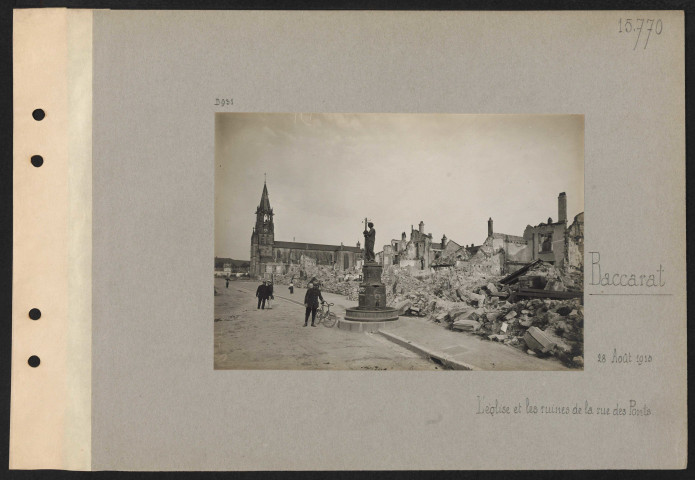 Baccarat. L'église et les ruines de la rue des Ponts