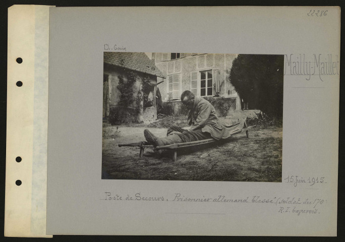Mailly-Maillet. Poste de secours : prisonnier allemand blessé. (soldat du 170e régiment d'infanterie bavarrois)
